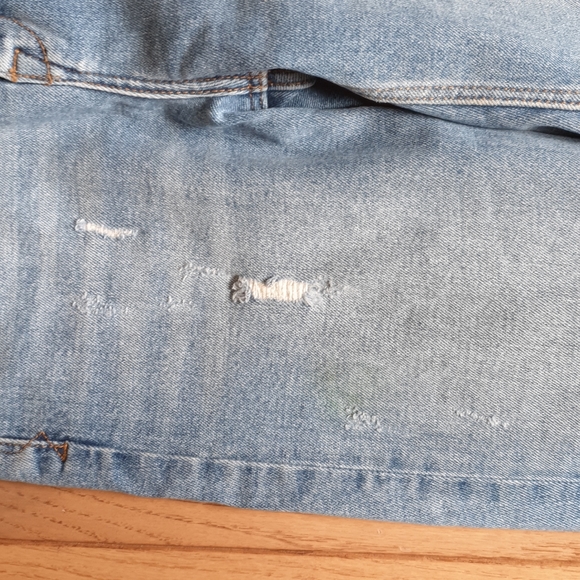 Medium wash ripped floral embroidered jeans - Picture 5 of 5